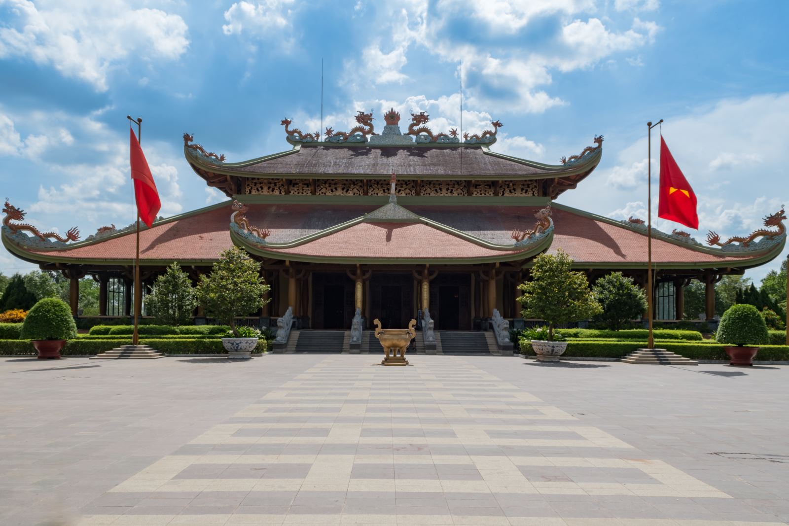 /files/files/Diem-vui-choi/TPHCM/Ben_Duoc_Temple_Cu_Chi_tunnel.jpg